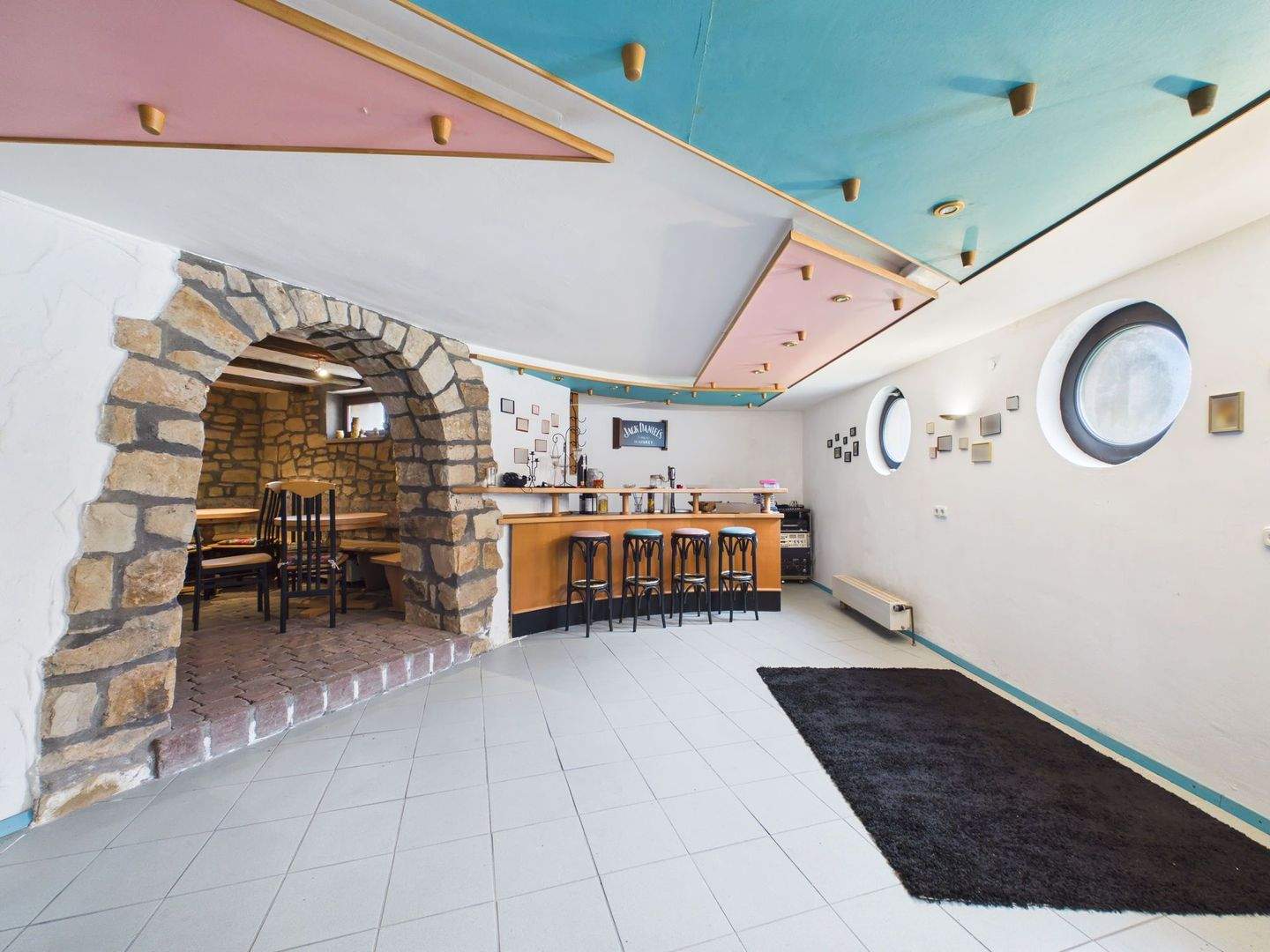 Immobilie in Petersberg - Familienfreundliches Einfamilienhaus mit Terrasse, Garten und Partykeller in Petersberg-Götzenhof - Bild 0