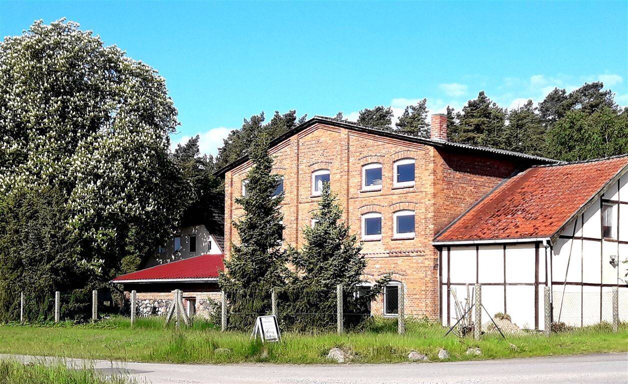 Haus zum Kauf als Kapitalanlage geeignet 345.000 € 12 Zimmer 355 m²<br/>Wohnfläche 4.012 m²<br/>Grundstück Bossow Krakow am See 18292