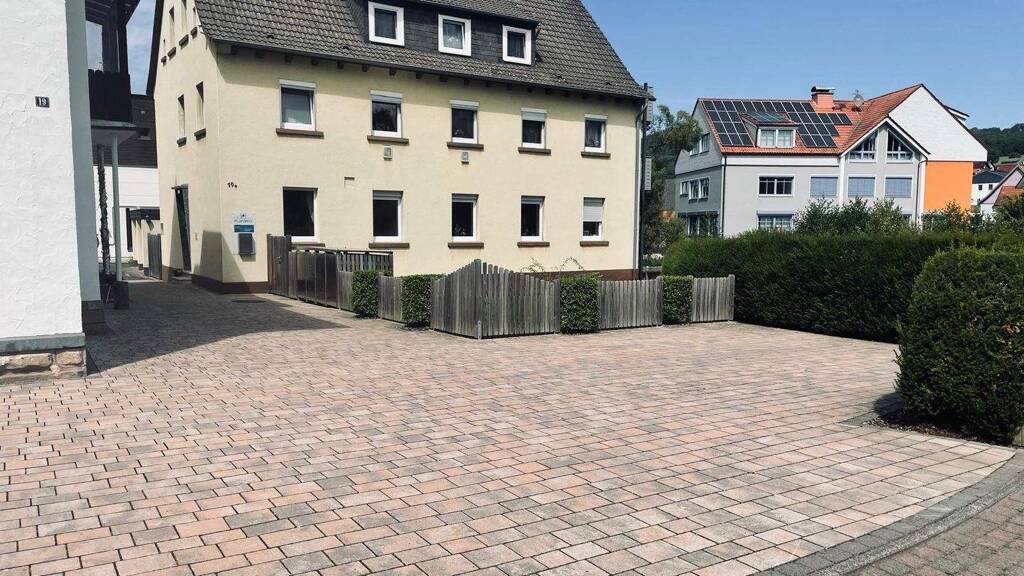 Mehrfamilienhaus zum Kauf als Kapitalanlage geeignet 385.000 € 285 m² 721 m² Grundstück Hilders 36115