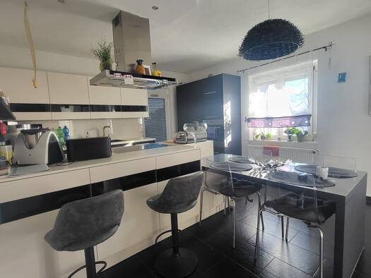 Mehrfamilienhaus zum Kauf 645.000 € 11 Zimmer 270 m² 651 m² Grundstück Trossingen 78647