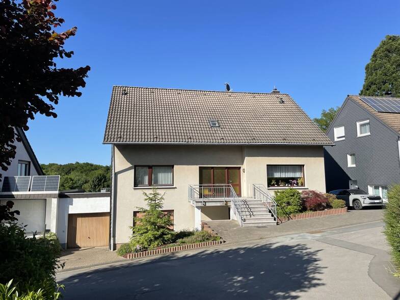 Mehrfamilienhaus zum Kauf 585.000 € 10 Zimmer 247 m² 809 m² Grundstück Biesfeld Kürten / Biesfeld 51515