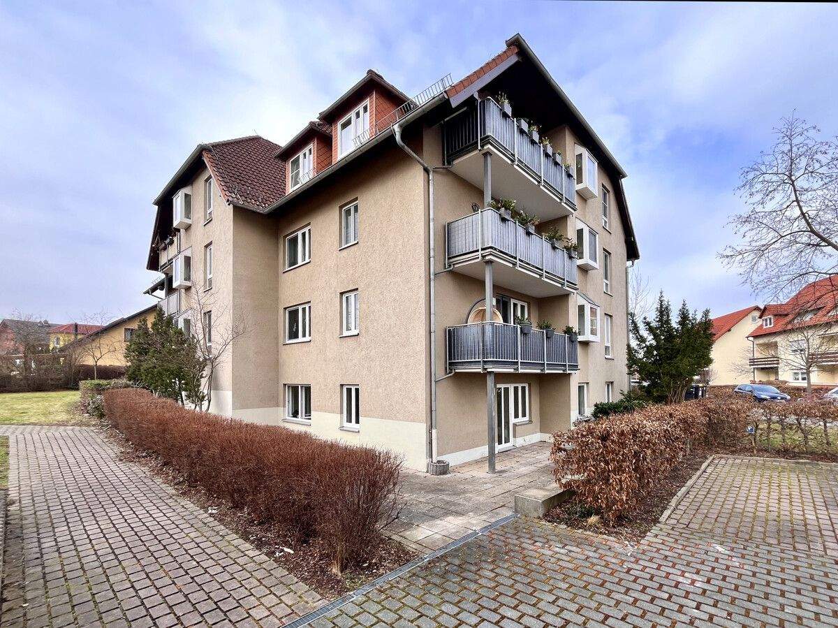Immobilie in Saalfeld/Saale - Frisch renovierte 3-Raum-Wohnung mit Terrasse und Stellplatz in Saalfeld - FÜR SELBSTNUTZER - Bild 0