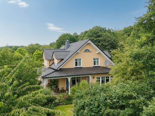 Villa zum Kauf 7 Zimmer 235 m² 1.405 m² Grundstück Niederweimar Weimar (Lahn) 35096