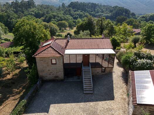 Bauernhaus zum Kauf 1.200.000 € 4 Zimmer 32.000 m² Grundstück Coura