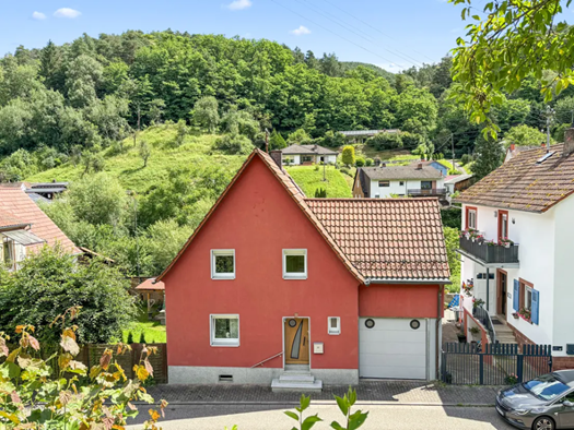 Einfamilienhaus zum Kauf provisionsfrei 361.000 € 5 Zimmer 137 m² 1.049 m² Grundstück Lug 76848