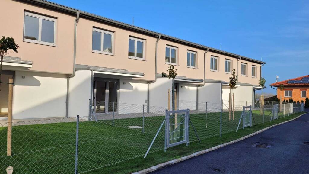 Reihenmittelhaus zur Miete - Erstbezug 1.156 € 4 Zimmer 106,5 m² 258,9 m² Grundstück Wendling 4741