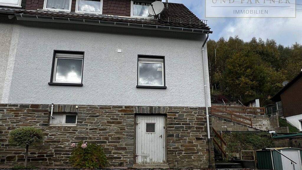 Doppelhaushälfte zum Kauf 175.000 € 5 Zimmer 90 m² 582 m² Grundstück Niederfischbach 57572