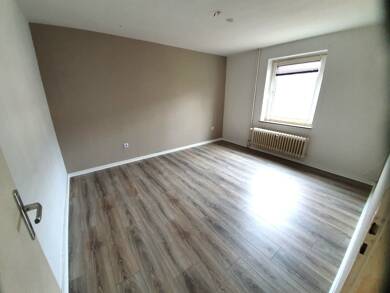 Wohnung zur Miete 450 € 3 Zimmer 50 m² frei ab sofort Zeppelinstraße 4 Hage Hage 26524