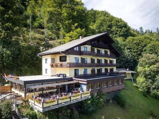 Hotel zum Kauf 1.300.000 € 5.683 m² Grundstück Steindorf am Ossiacher See 9552