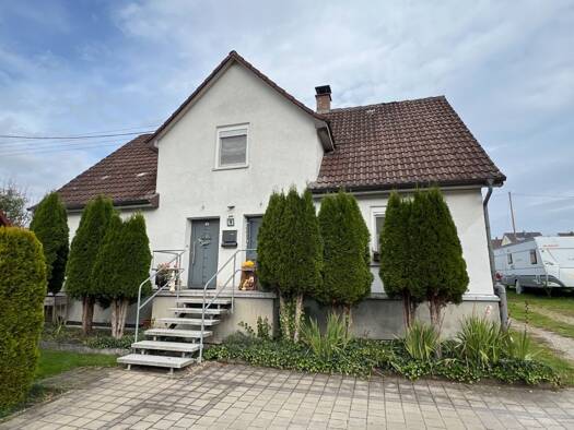Einfamilienhaus zum Kauf 275.000 € 5 Zimmer 130 m² 767 m² Grundstück Bihlafingen Laupheim 88471