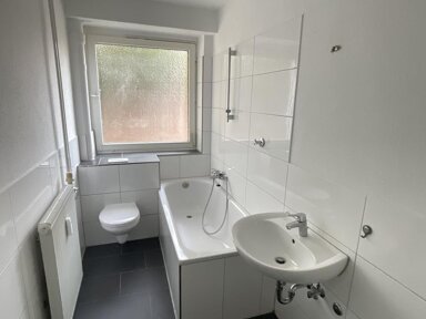 Wohnung zur Miete 359 € 2 Zimmer 50 m² 1. Geschoss Ahrstraße 7 Beeckerwerth Duisburg 47139