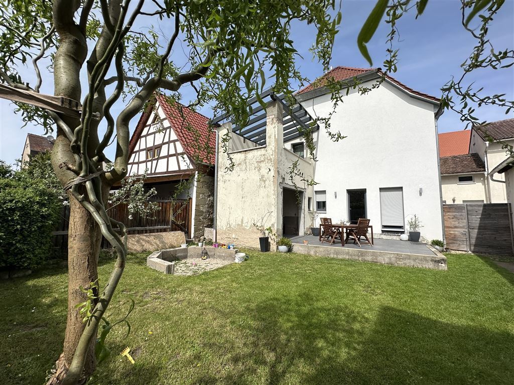 Mehrfamilienhaus zum Kauf 498.000 € 10 Zimmer 260 m²<br/>Wohnfläche 527 m²<br/>Grundstück Scheinfeld Scheinfeld 91443