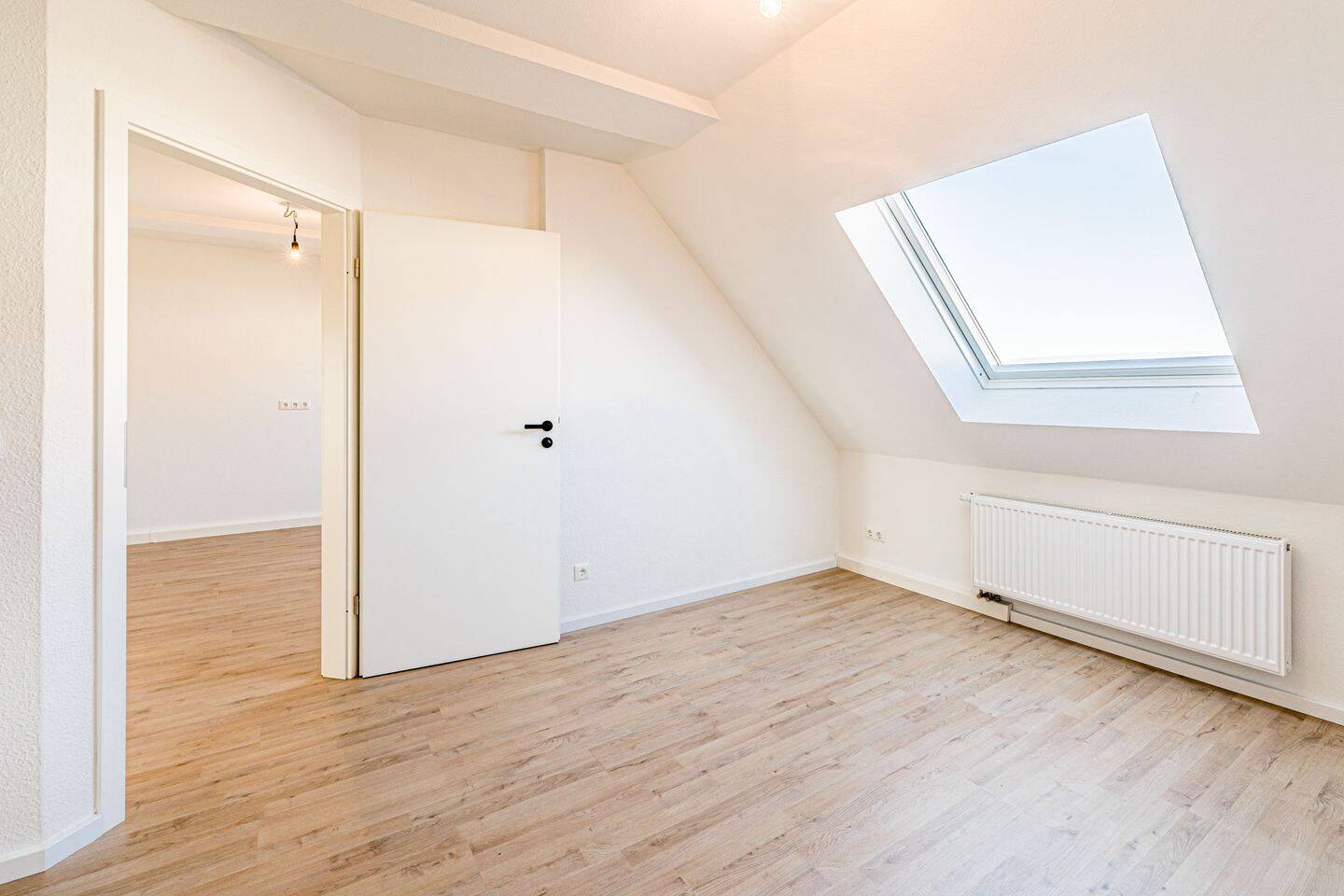 Hoch hinaus: Helle 2-Zimmer-Dachgeschosswohnung - sofort bezugsfertig – Mockauer Straße 18, 4357 Leipzig – Vorschaubild 8