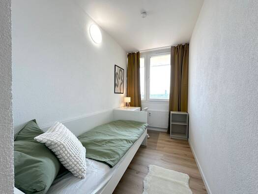 Wohnung zur Miete 425 € 5 Zimmer 12 m² 6. Geschoss frei ab sofort Mainstraße 121 Offenbach am Main 63065