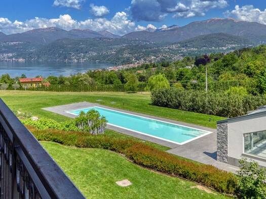 Villa zum Kauf 15 Zimmer 516 m² 14.000 m² Grundstück frei ab sofort Brezzo di Bedero 21010