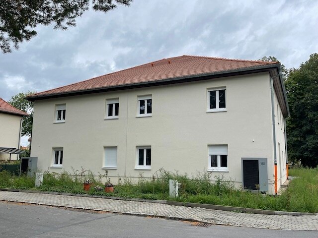 Doppelhaushälfte zum Kauf als Kapitalanlage geeignet 4 Zimmer 172 m²<br/>Wohnfläche 475 m²<br/>Grundstück Nordstrasse  Ecke Schulstrasse Lauta Lauta 02991