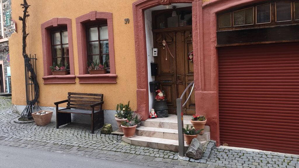 Mehrfamilienhaus zum Kauf provisionsfrei 276.000 € 12 Zimmer 285 m² 25 m² Grundstück Am Markt 59 Lieser 54470