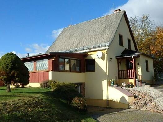 Einfamilienhaus zum Kauf 250.000 € 8 Zimmer 148 m² 1.767 m² Grundstück Am Sportplatz 2 Siebenlehn Großschirma 09603