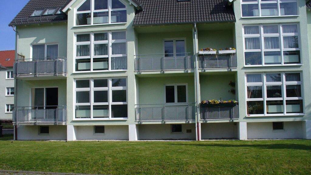 Wohnung zur Miete 300 € 2 Zimmer 47,5 m² 2. Geschoss Feldstr. 9A Hartmannsdorf 09232