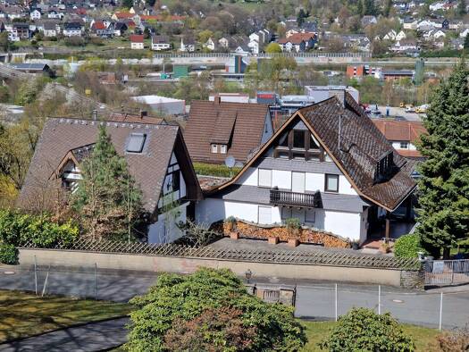 Einfamilienhaus zum Kauf provisionsfrei 645.000 € 8 Zimmer 318 m² 1.391 m² Grundstück frei ab sofort Flußbergstraße 52 Eiserfeld Siegen 57080