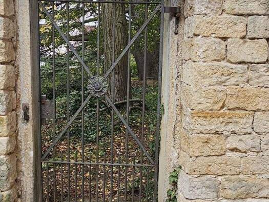 Herrenhaus zum Kauf 13 Zimmer 277 m² 1.390 m² Grundstück Hambach Neustadt an der Weinstraße 67434