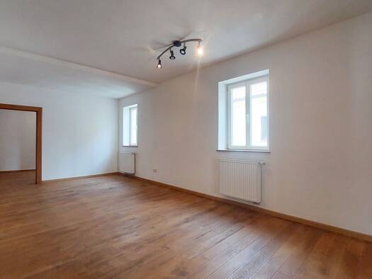 Wohnung zur Miete 730 € 2 Zimmer 81 m² 1. Geschoss Schwarzacher Str. 2 Kitzingen 97318
