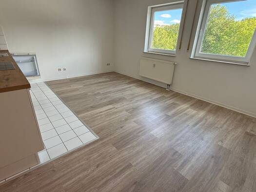 Wohnung zur Miete 180 € 1 Zimmer 27,9 m² 23. Geschoss Bernsdorfer Straße 186 a Bernsdorf Bernsdorf 09126