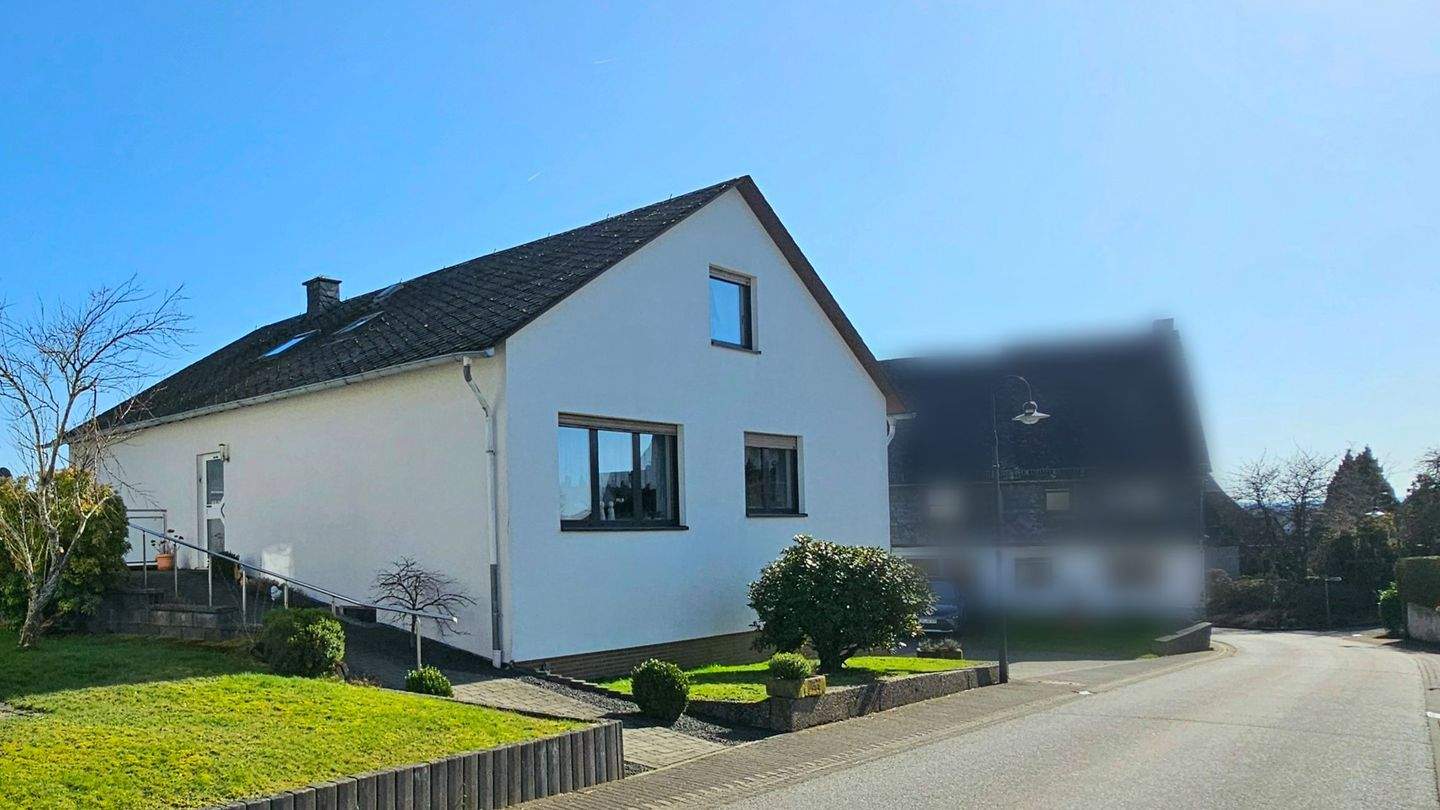 Immobilie in Schauren - Großzügig Wohnen mit ausreichend Platz in ruhiger sonniger Lage im Hunsrück - Bild 1