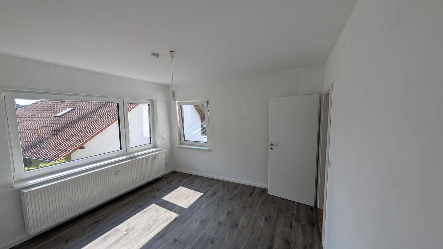 Modern, Renovierte 4 ZKB 100qm + Balkon und Fernblick auf den Wald – Am Emmersberg 106, 66113 Saarbrücken – Vorschaubild 6