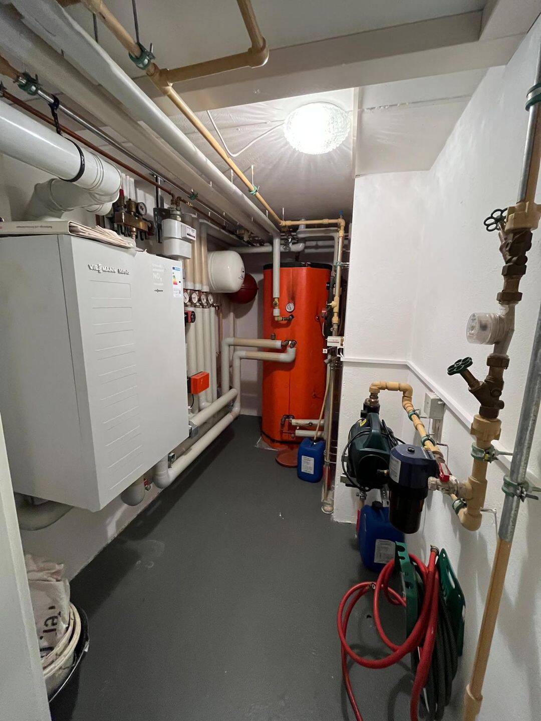 Immobilie in Arnstorf - 6 Zimmer, großes Bad, 2 Gäste-WC, Vollkeller, ausgebautes DG, Carport, toller Garten - Niedrigenergiehaus sofort verfügbar - Bild 3