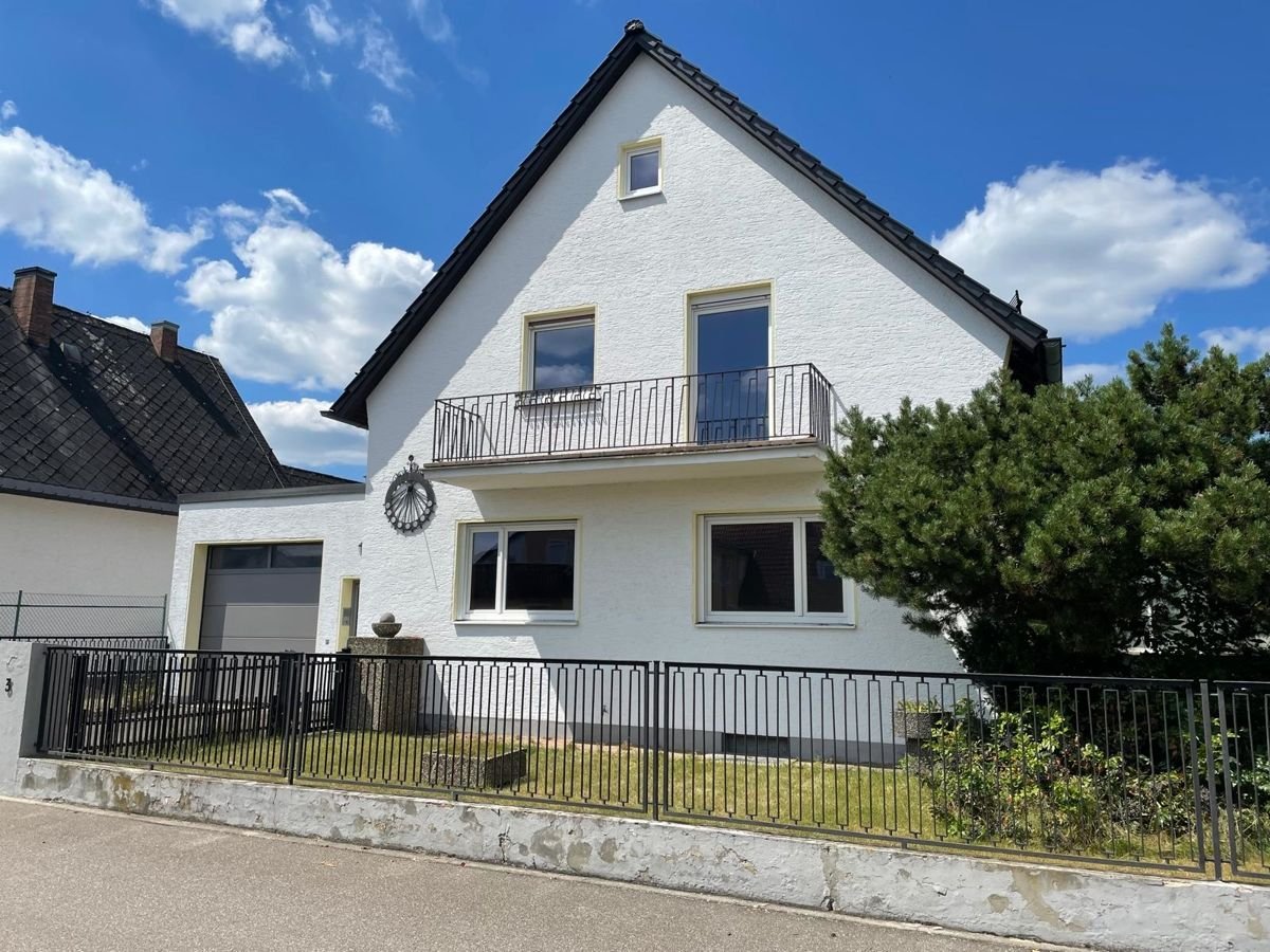 Mehrfamilienhaus zum Kauf 260.000 € 8 Zimmer 140 m²<br/>Wohnfläche 351 m²<br/>Grundstück Hammerweg Weiden 92637