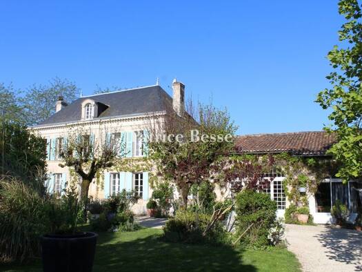 Reihenmittelhaus zum Kauf 945.000 € 15 Zimmer 524 m² 5.565 m² Grundstück Pons 17800