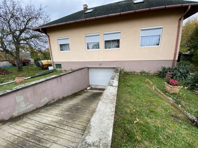 Einfamilienhaus zum Kauf 249.990 € 6 Zimmer 2.020 m²<br/>Wohnfläche 1.043 m²<br/>Grundstück ab sofort<br/>Verfügbarkeit Siófok 8600