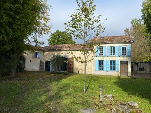 Haus zum Kauf 650.000 € 417 m² 71.640 m² Grundstück Nord Barbezieux-Saint-Hilaire 16300