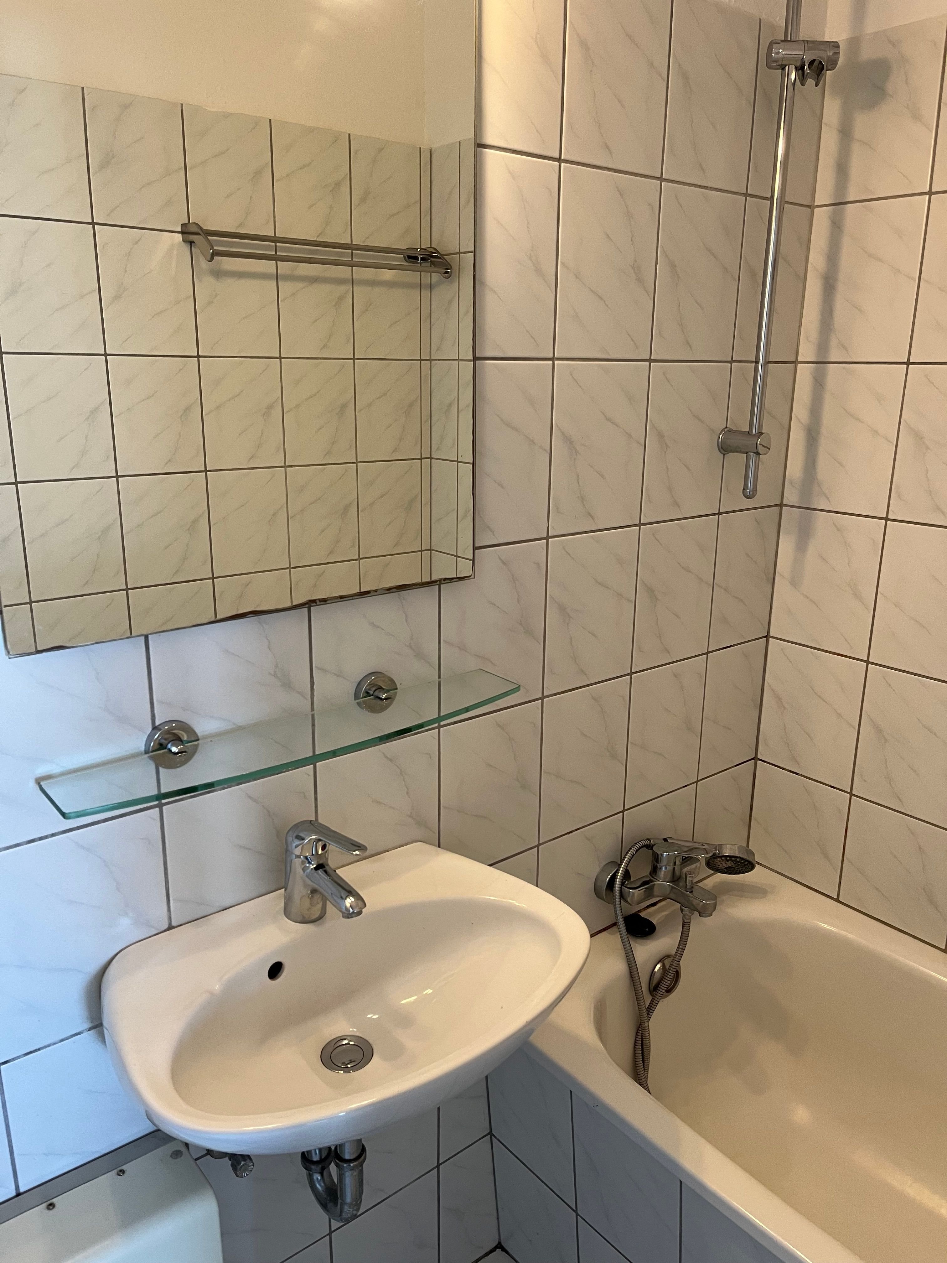 Wohnung zur Miete 500 € 1 Zimmer 45 m²<br/>Wohnfläche 5. UG<br/>Geschoss ab sofort<br/>Verfügbarkeit Parkstraße 8 Pempelfort Düsseldorf 40477