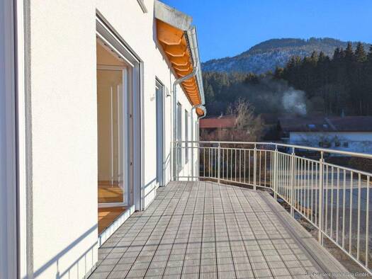 Reihenmittelhaus zum Kauf 785.000 € 4,5 Zimmer 145,7 m² 1.487 m² Grundstück Ostfeld Bad Heilbrunn 83670