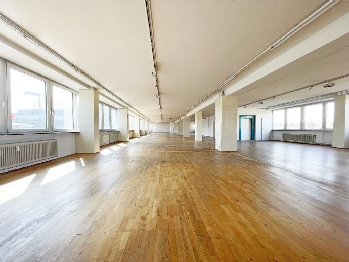 Studio zur Miete 4.990 € 24 Zimmer 540 m²<br/>Wohnfläche 1.<br/>Geschoss ab sofort<br/>Verfügbarkeit Ostend Frankfurt am Main 60314