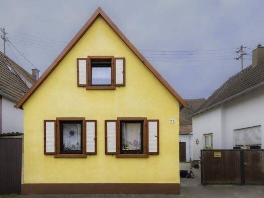 Mehrfamilienhaus zum Kauf 310.000 € 9 Zimmer 216 m² 270 m² Grundstück frei ab 01.02.2026 Lingenfeld 67360