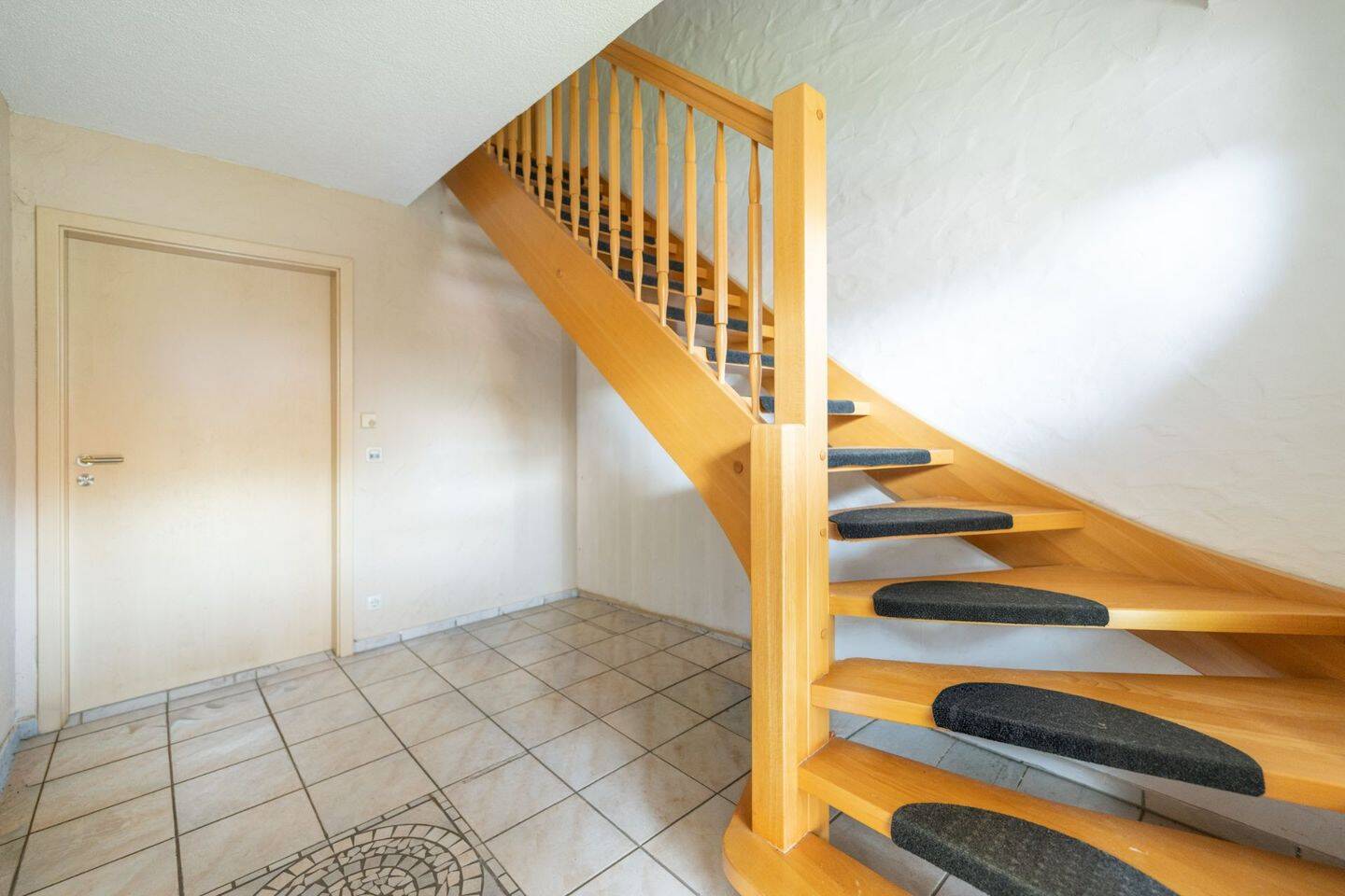 Mehrfamilienhaus zum Kauf – pohled 5