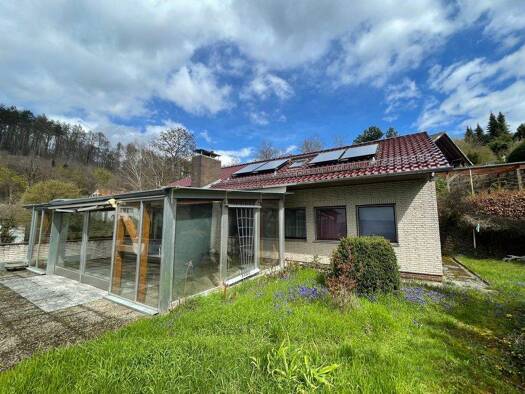 Einfamilienhaus zum Kauf 320.000 € 8 Zimmer 150 m² 1.523 m² Grundstück Salzderhelden Einbeck 37574