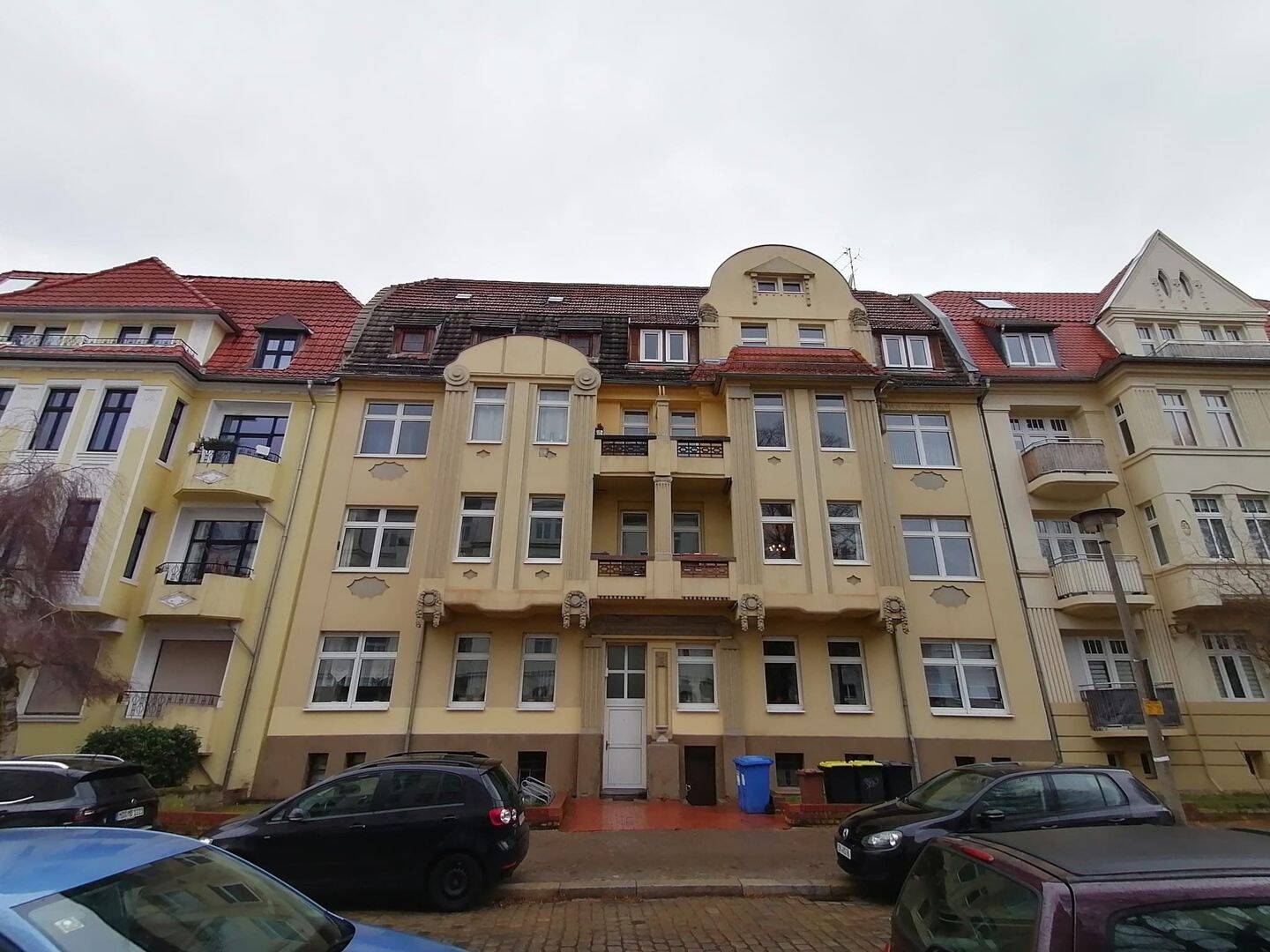 Charmante, großzügige Altbauwohnung im begehrten Stadtfeld Ost – Schillerstr. 31, 39108 Magdeburg – Bild 1 von 11