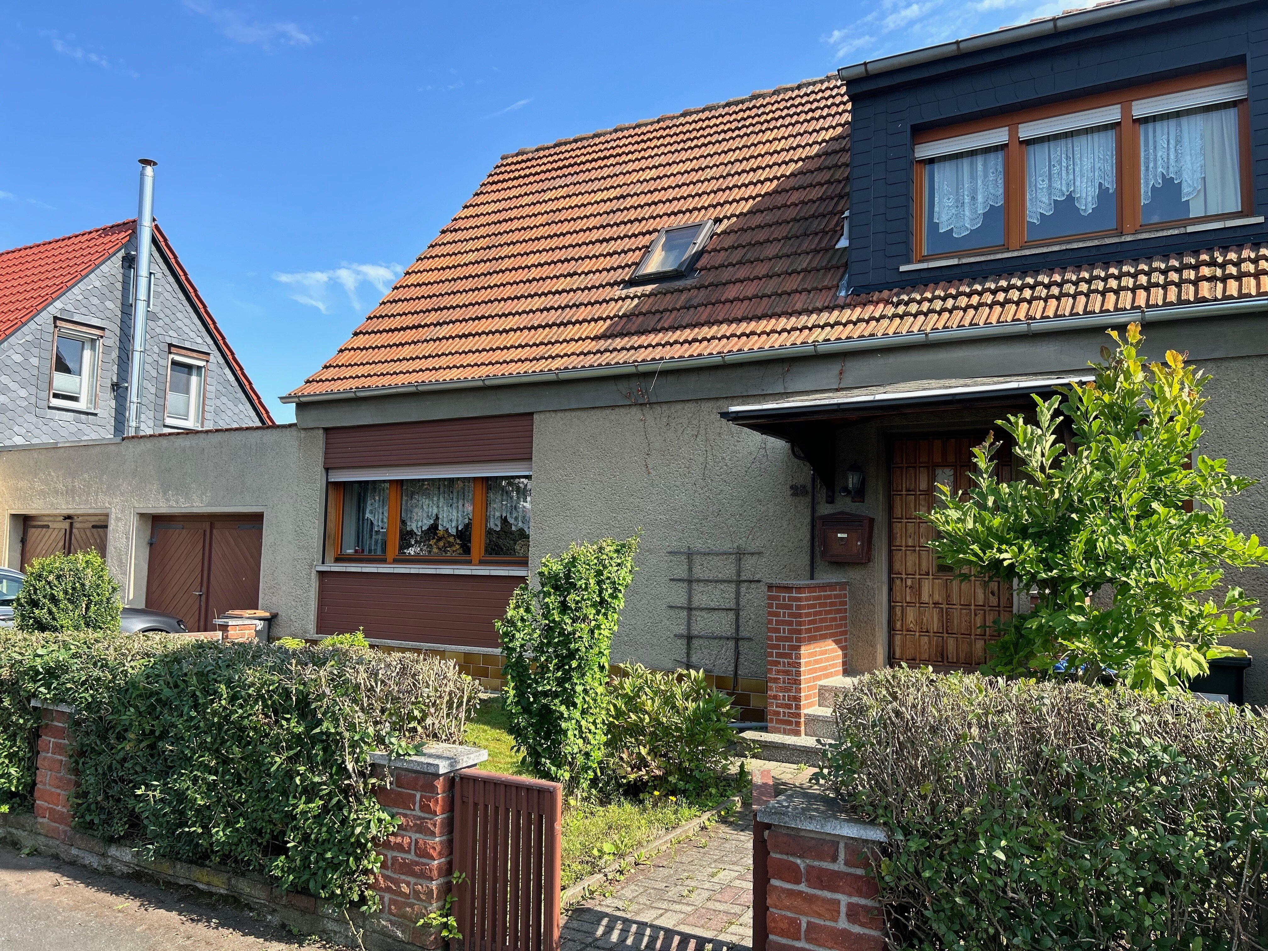 Doppelhaushälfte zum Kauf provisionsfrei 295.000 € 5 Zimmer 120 m²<br/>Wohnfläche 433 m²<br/>Grundstück ab sofort<br/>Verfügbarkeit Krämpfervorstadt Erfurt 99085