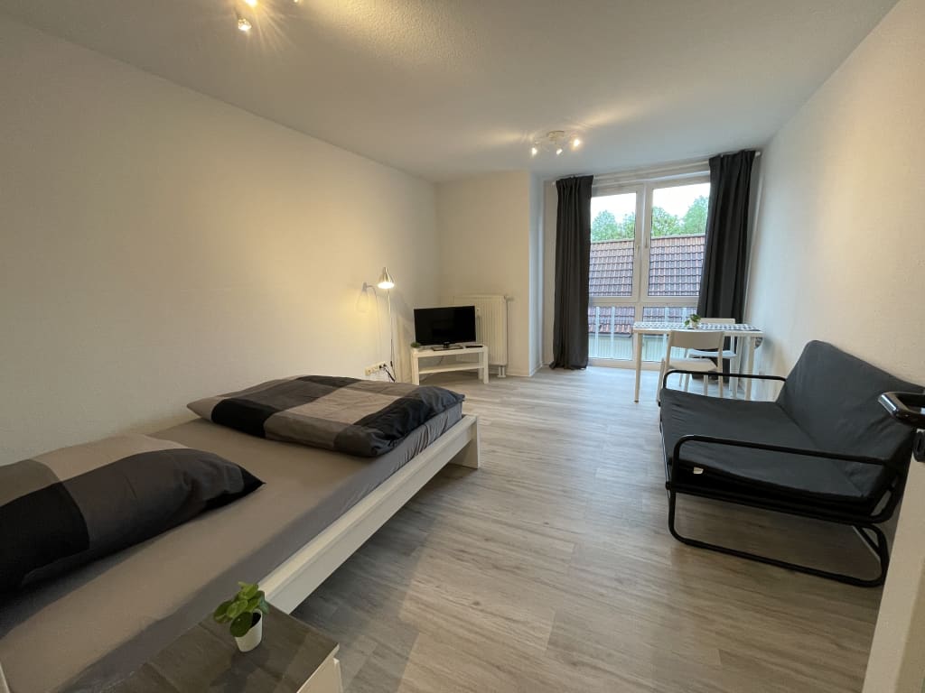 Wohnung zur Miete Wohnen auf Zeit 890 € 4 Zimmer 26 m²<br/>Wohnfläche 01.01.2025<br/>Verfügbarkeit Blumenberger Straße Alt Salbke Magdeburg 39122