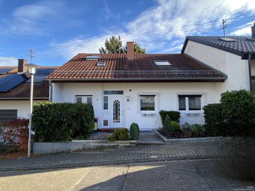 Reihenmittelhaus zum Kauf 454.000 € 4 Zimmer 170 m² 313 m² Grundstück Wildbader Straße 7 Grünwettersbach Karlsruhe 76228