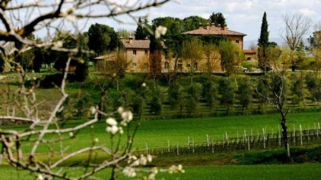 Einfamilienhaus zum Kauf 2.600.000 € 30 Zimmer 1.000 m² 30.000 m² Grundstück Castiglione del Lago 06061