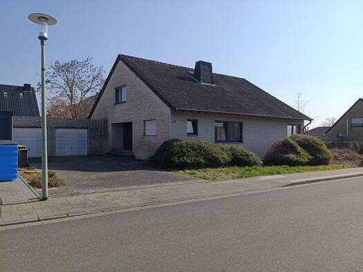 Einfamilienhaus zum Kauf 300.000 € 4 Zimmer 120 m² 965 m² Grundstück Titz Titz 52445