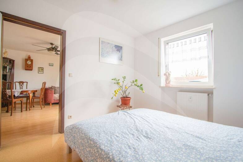 Wohnung zum Kauf 359.800 € 3 Zimmer 70 m² Dachgeschoss, 2. Geschoss Almfeldstraße 37 Klettham Erding 85435