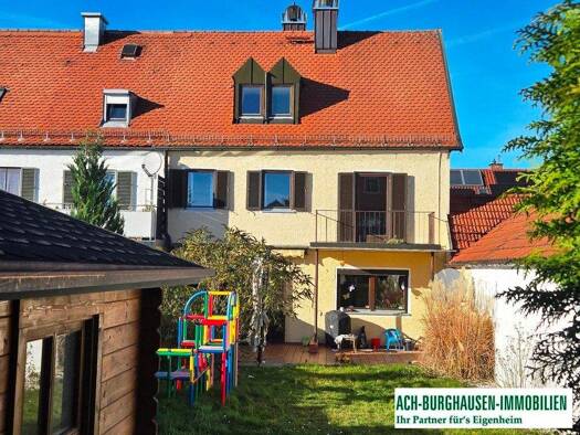 Reihenendhaus zur Miete 1.300 € 5 Zimmer 142 m² 400 m² Grundstück frei ab sofort Hermann Hillerstraße Burghausen 84489