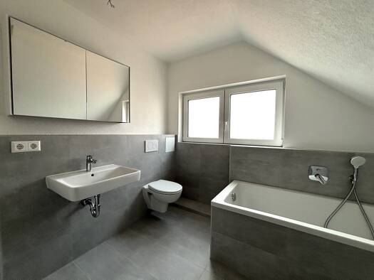 Wohnung zur Miete 850 € 3 Zimmer 90 m² 3. Geschoss frei ab 01.08.2026 Poppenweiler Ludwigsburg / Poppenweiler 71642