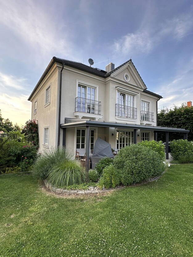 Villa zum Kauf provisionsfrei 1.300.000 € 17 Zimmer 270 m² 700 m² Grundstück Dresdner Heide Dresden 01465